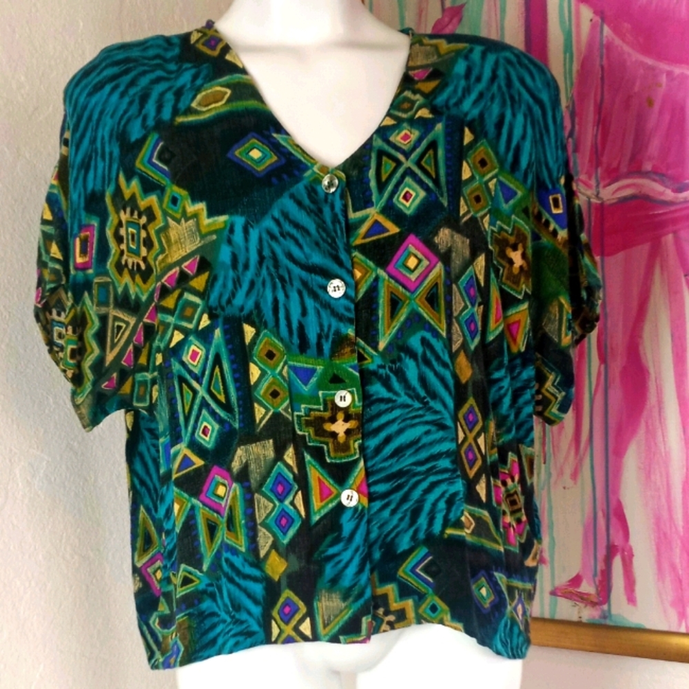 Vintage Options Melrose Button Crop Flow Top